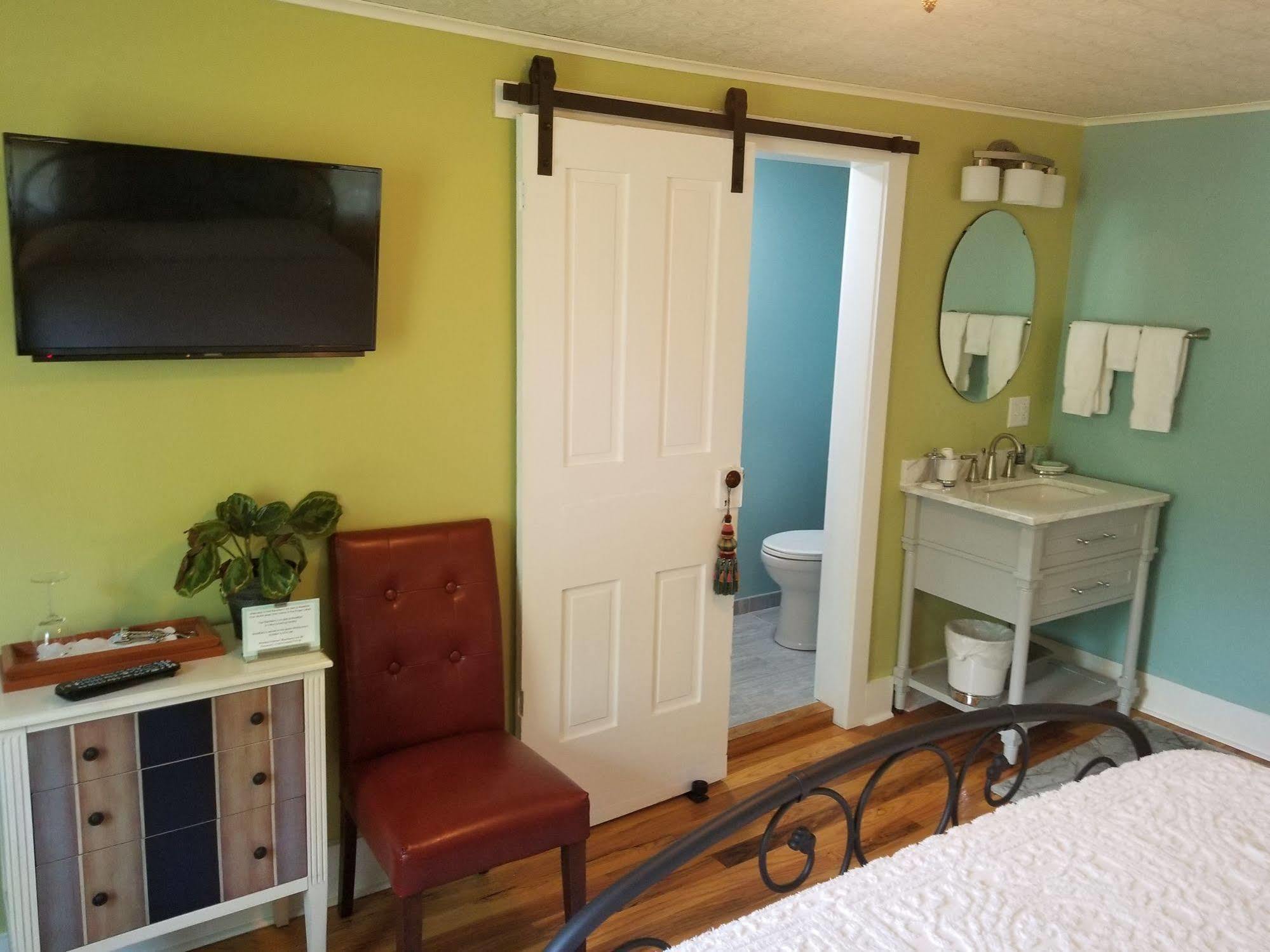 The Blackberry Inn Bed & Breakfast Watkins Glen Extérieur photo