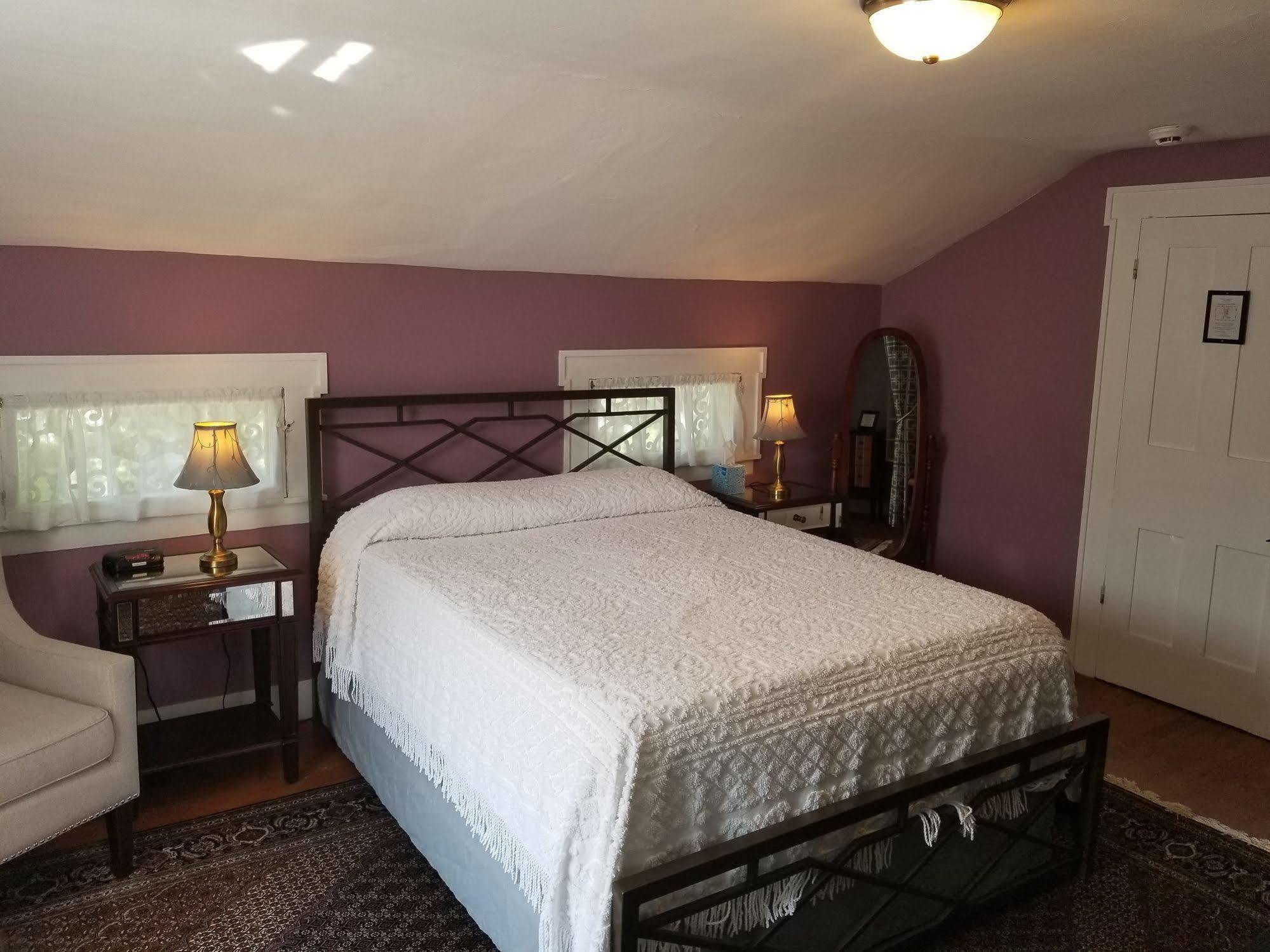 The Blackberry Inn Bed & Breakfast Watkins Glen Extérieur photo